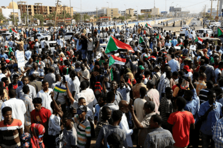 لجان المقاومة تتمسك بالعصيان المدني وترفض محاولات استقطابها  سفراء السودان المعفيين :”كل القرارات الصادرة من (البرهان) غير شرعية ولا يسندها الدستور”.