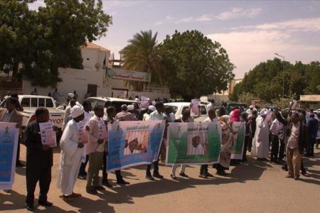 المحامون ينفذون وقفة احتجاجية امام مفوضية حقوق الانسان لاطلاق سراح المعتقلين سياسيًا