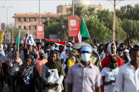 القوى الثورية بالسودان تدعوا الى مظاهرات حاشدة اليوم للمطالبة بحكم مدني تزامنا مع ذكرى الاطاحة بالدكتاتور السابق