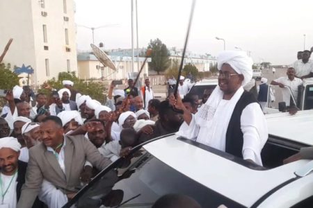 لجان المقاومة ببورتسودان تستنكر عودة إيلا  و”الميزانية الضخمة لاستقباله”