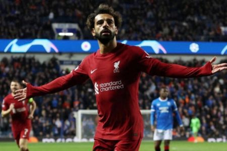 ثلاثية محمد صلاح التاريخية تقود ليفربول لسحق رينجرز 7-1 والاقتراب من دور 16