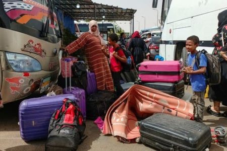 الغارديان البريطانية: جيران السودان ليس لديهم ما يقدمونه للنازحين