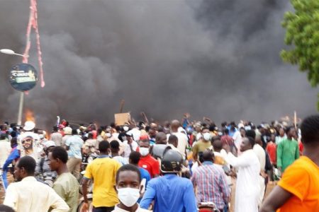 السودان ضمن أربعة دول مهددة بتداعيات انقلاب النيجر (تحليل)