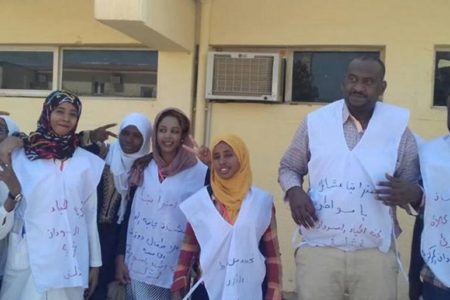 أطباء السودان.. مهمات إنسانية تحت أزيز الرصاص