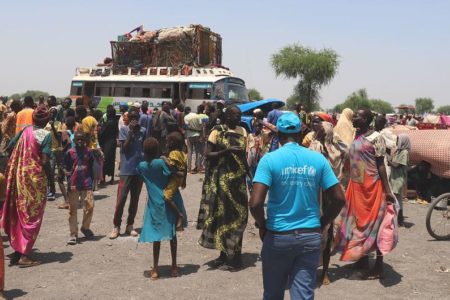 مفوض حقوق الإنسان: الحكم العسكري لن يحقق الاستقرار في السودان