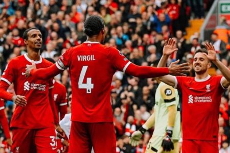 ليفربول يواصل انتصاراته ويلاحق سيتي المتصدر