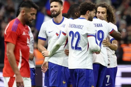 فرنسا تعوض خسارتها أمام ألمانيا بفوزها 3-2 على تشيلي وديا