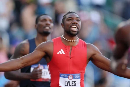 العداء الأميركي لايلز يعادل رقمه الشخصي في سباق 100 م ويتأهل الى الاولمبياد