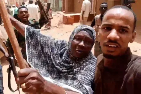 شاهد.. الجيش السوداني يعلن تحرير 20 امرأة في أم درمان