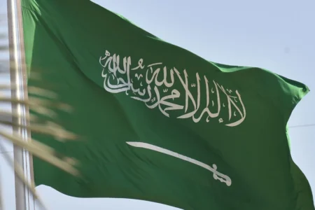 ملف السعودية لتنظيم كأس العالم يجدد المخاوف حيال سلامة العمال الأجانب