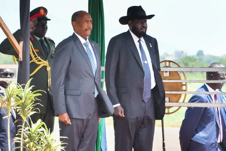 سلفاكير (يمين) أكد التزام حكومته بالعمل على تعزيز التعاون الأمني والاقتصادي مع السودان (رويترز)
