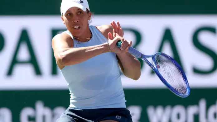 الأميركية ماديسون كيز تصد كرة للبلجيكية إليز ميرتنز في الدور الثالث من دورة إنديان ويلز للألف نقطة في كرة المضرب في 10 آذار/مارس 2025 © ماثيو ستوكمان / غيتي/غيتي عبر ا ف ب