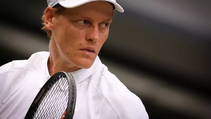 الايطالي يانيك سينر خلال مباراته ضد الاميركي بن شيلتون في ربع نهائي بطولة ويمبلدون في التاسع من تموز/يوليو 2025 © هنري نيكولز / اف ب